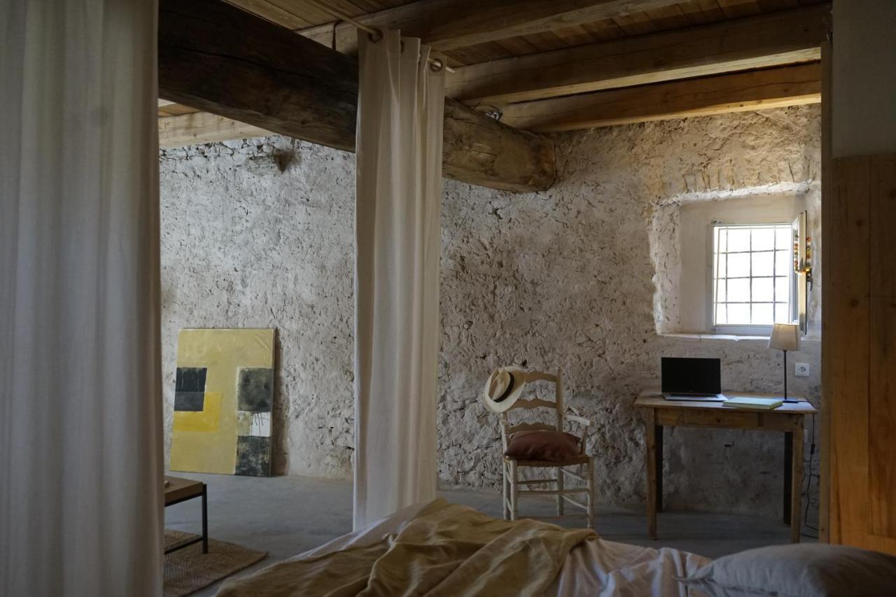 Can Tat, Loft In A Old Coach House Sant Jordi Desvalls Luaran gambar