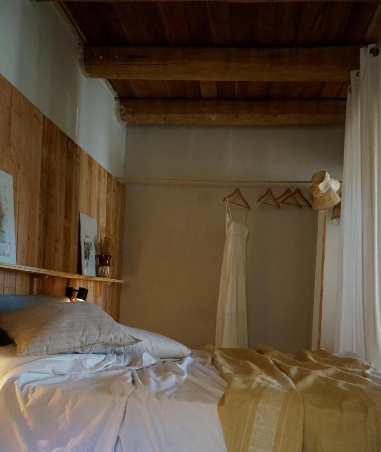 Can Tat, Loft In A Old Coach House Sant Jordi Desvalls Luaran gambar