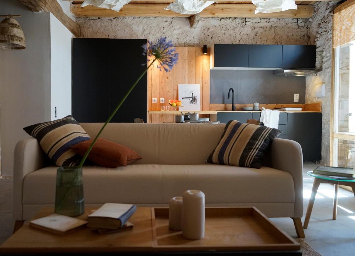 Can Tat, Loft In A Old Coach House Sant Jordi Desvalls Luaran gambar