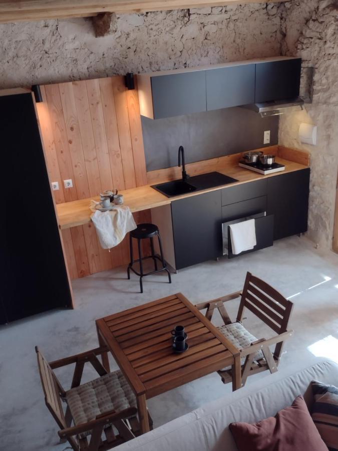 Can Tat, Loft In A Old Coach House Sant Jordi Desvalls Luaran gambar
