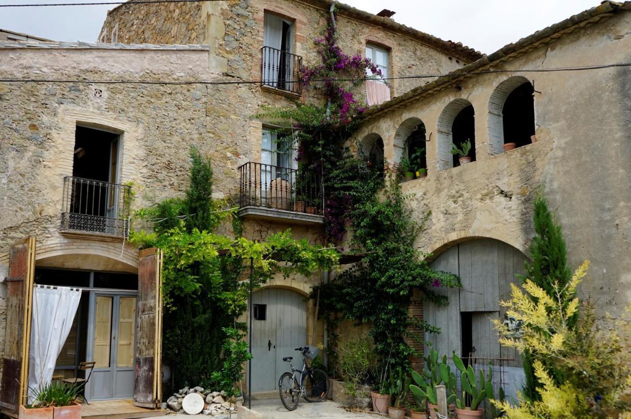 Can Tat, Loft In A Old Coach House Sant Jordi Desvalls Luaran gambar